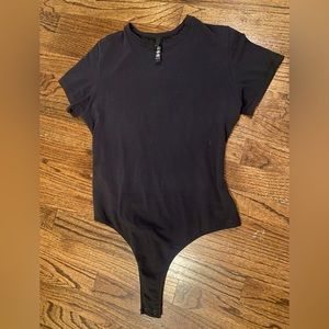 EUC Skims black short sleeved bodysuit size Large